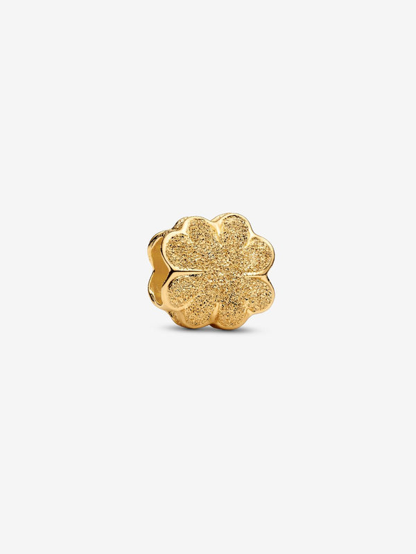 Strukturiertes Kleeblatt Mini-Charm 14 Karat Vergoldung